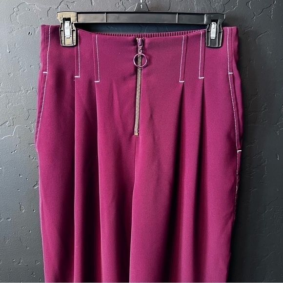 TOPSHOP Burgundy Dress Pants Slacks Pleated
Waist Tapered Leg Sz 6 - Picture 4 of 10